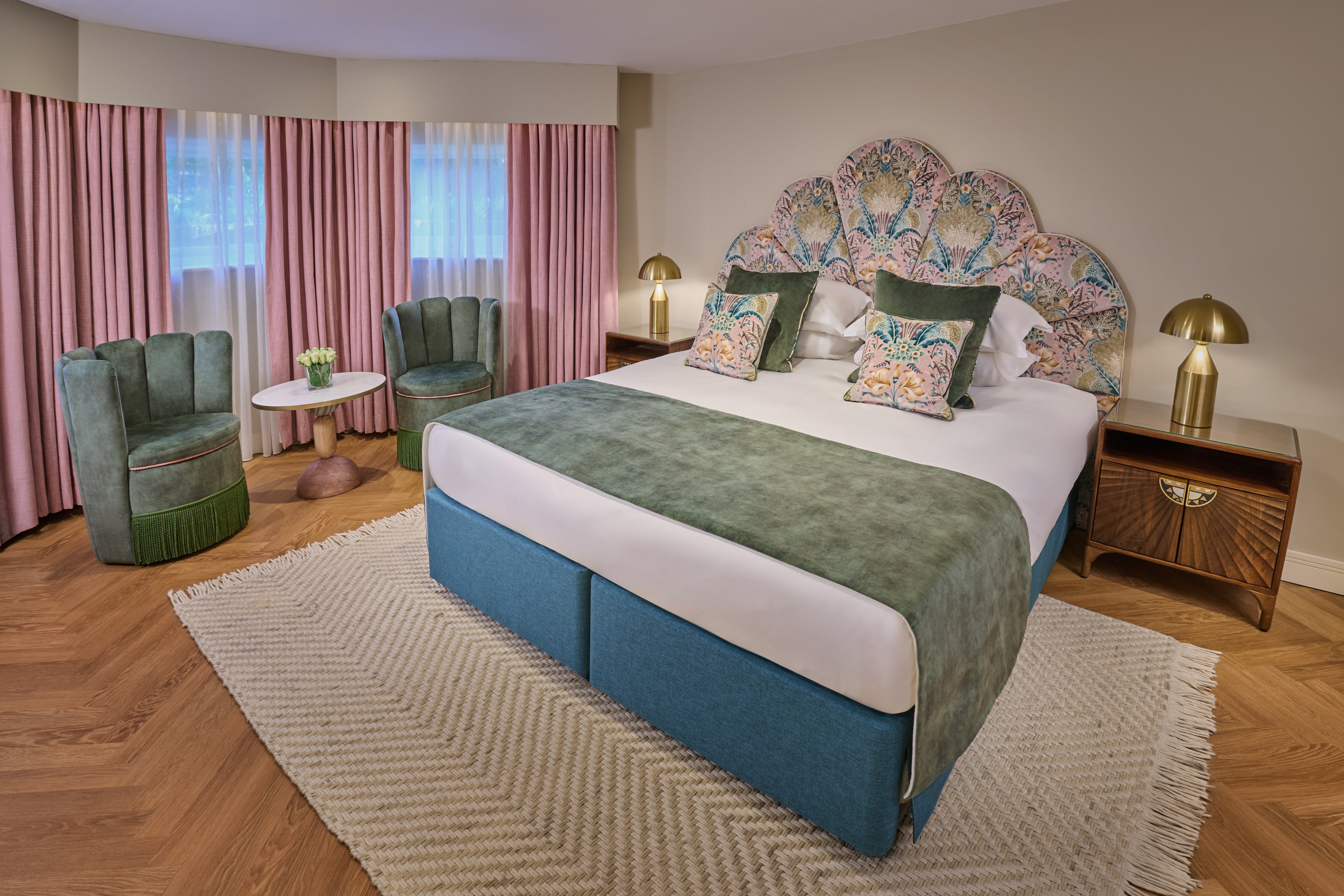 Hideaway, Family Suite, King Bed, Sofa