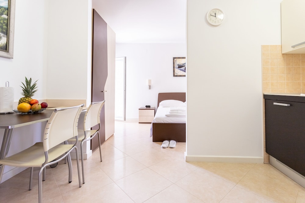 VILA KETI 10/50