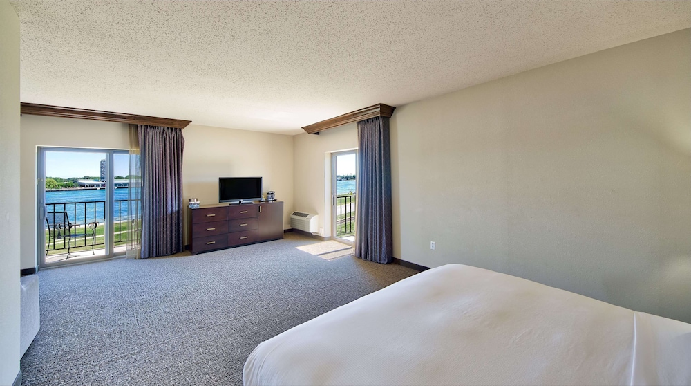 Doubletree By Hilton Port Huron 7/51