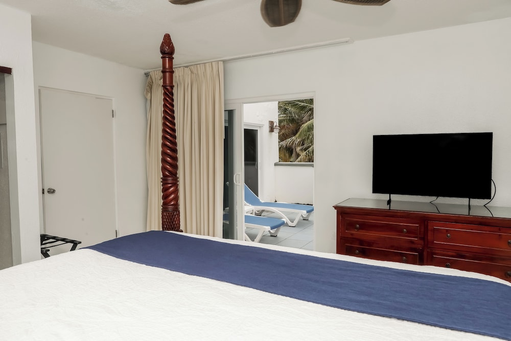 Deluxe, Suite, King Bed, Ocean Front، THE PALMS AT PELICAN COVE 3/9