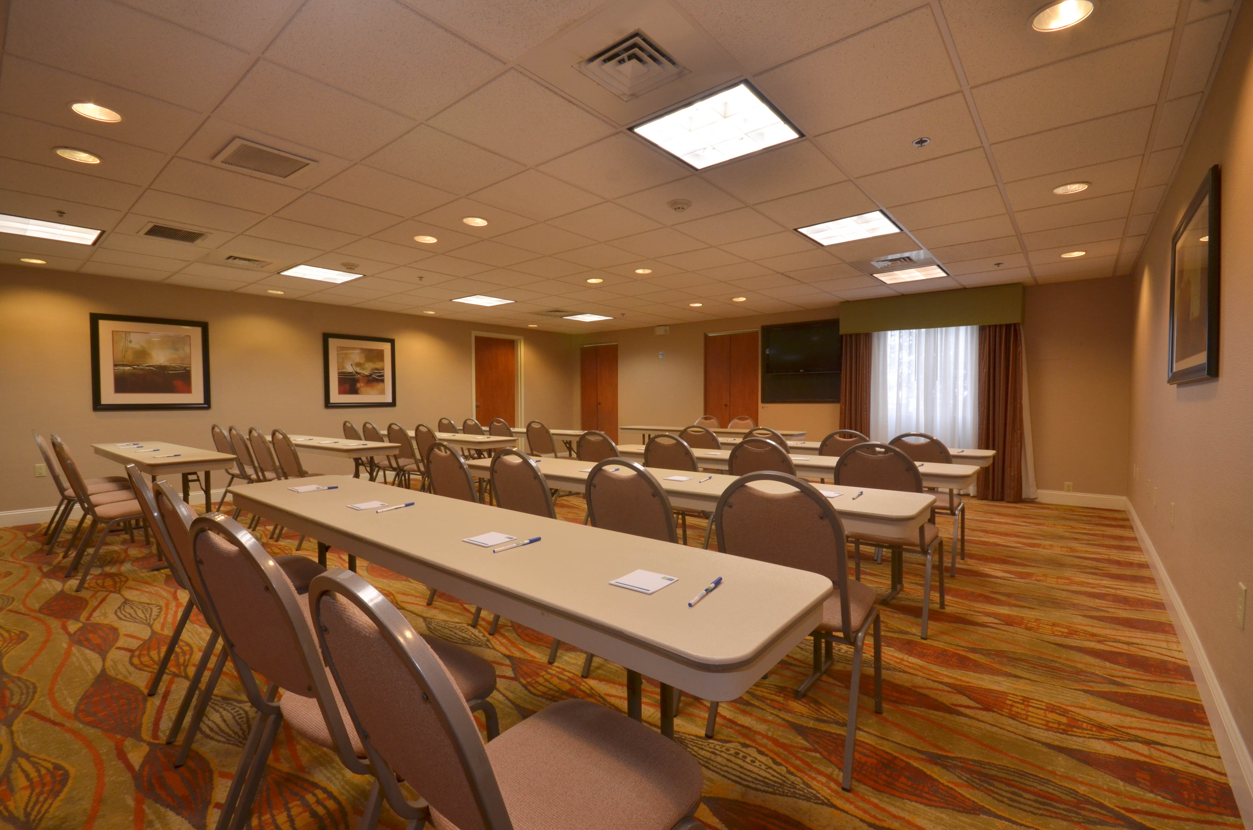 Holiday Inn Express Hotel And Suites Pine Bluff Pines Mall 49/54