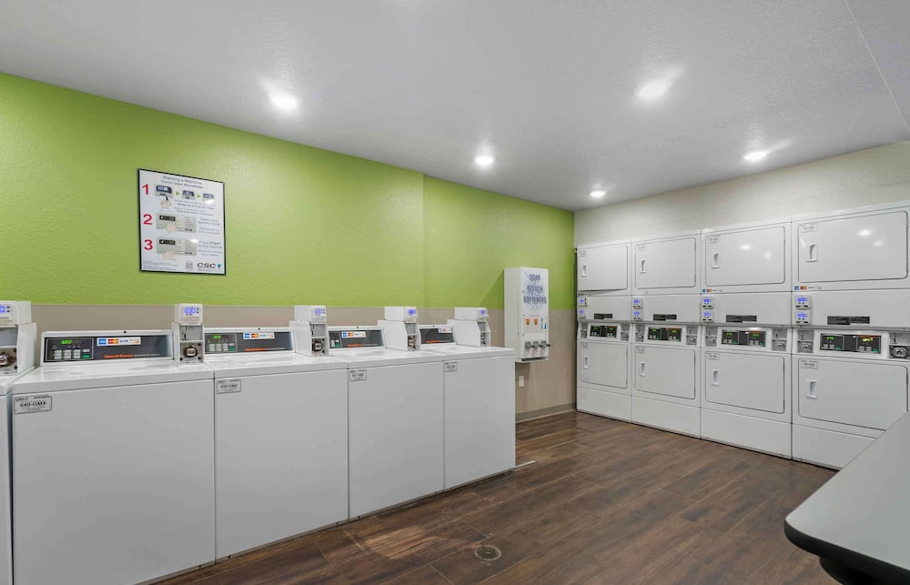 Extended Stay America Select Suites - Tampa - Northeast 17/24
