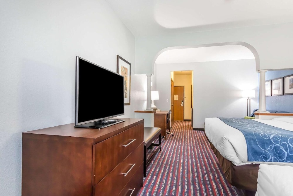 Comfort Suites St Charles-St Louis 16/38