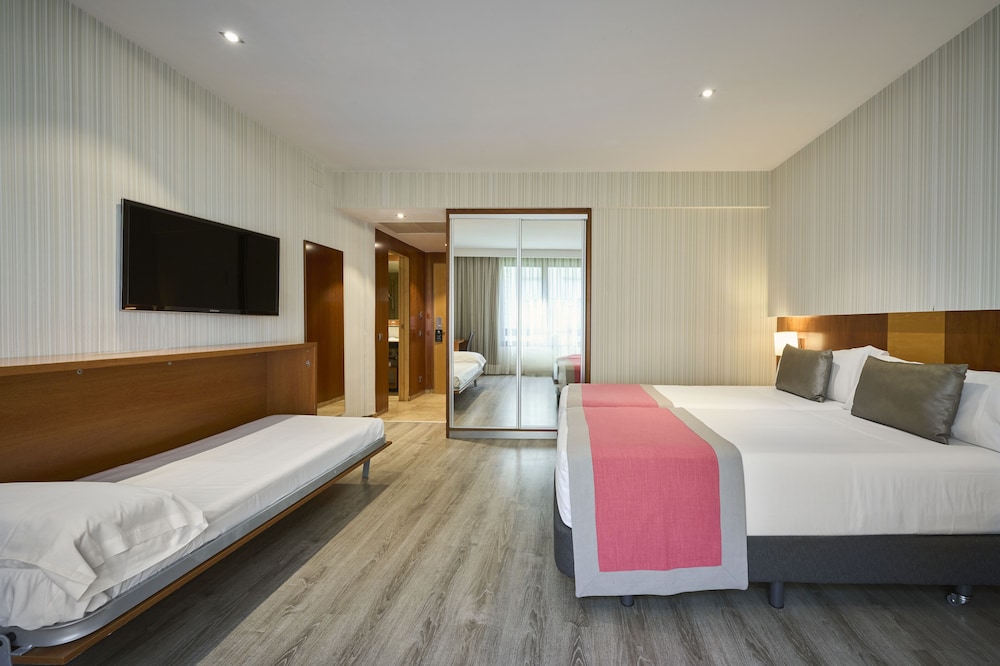 ROOM, TRIPLE