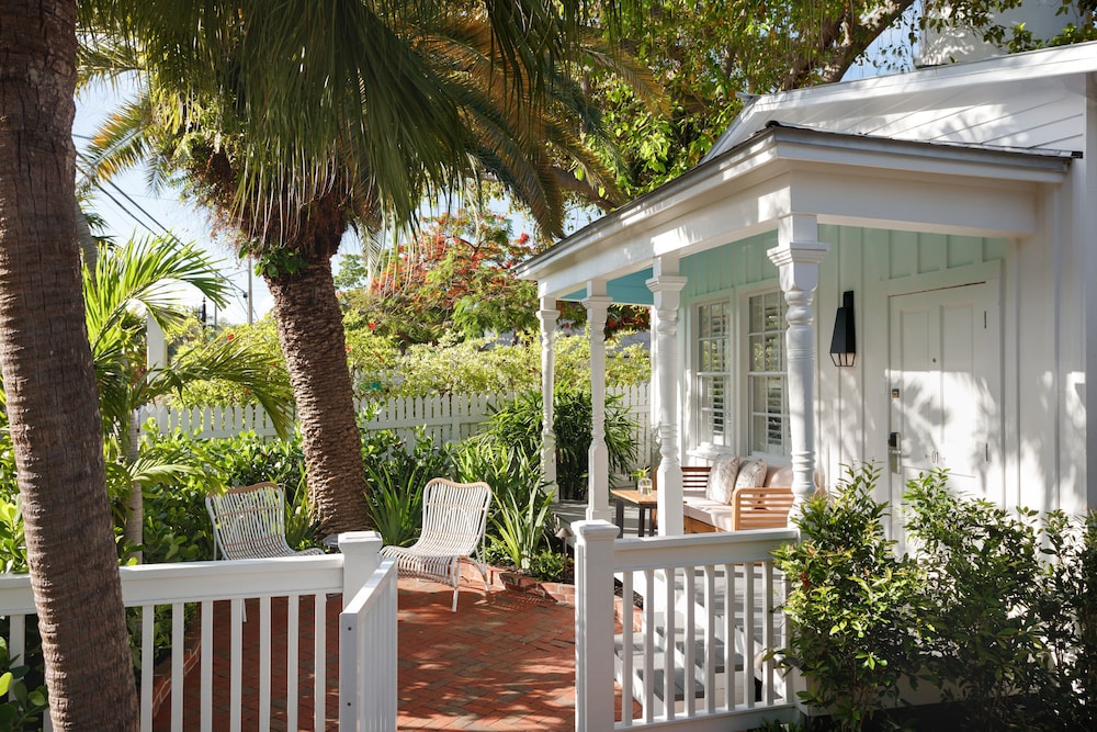 Lighthouse Hotel - Key West Historic Inns 11/59