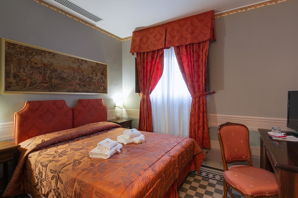 Room, Double or Twin Bed, City View