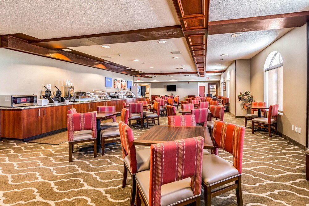 Comfort Inn & Suites Rapid City South - Mt Rushmore Gateway 53/66