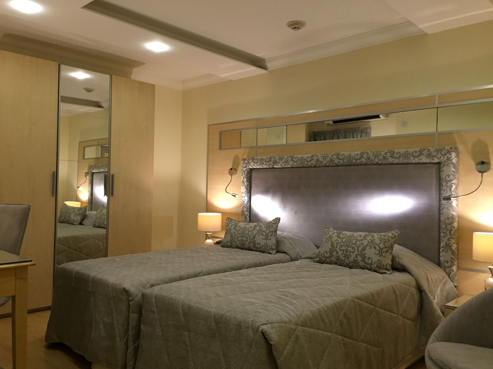 ROOM, SINGLE, DOUBLE BED