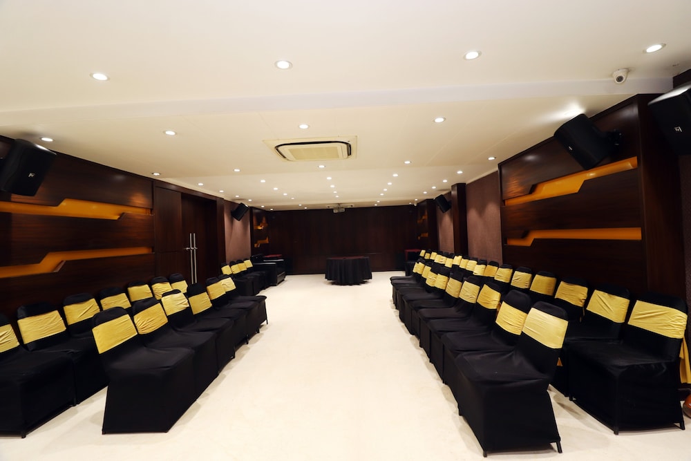 Hotel Rajhans Regent 30/48