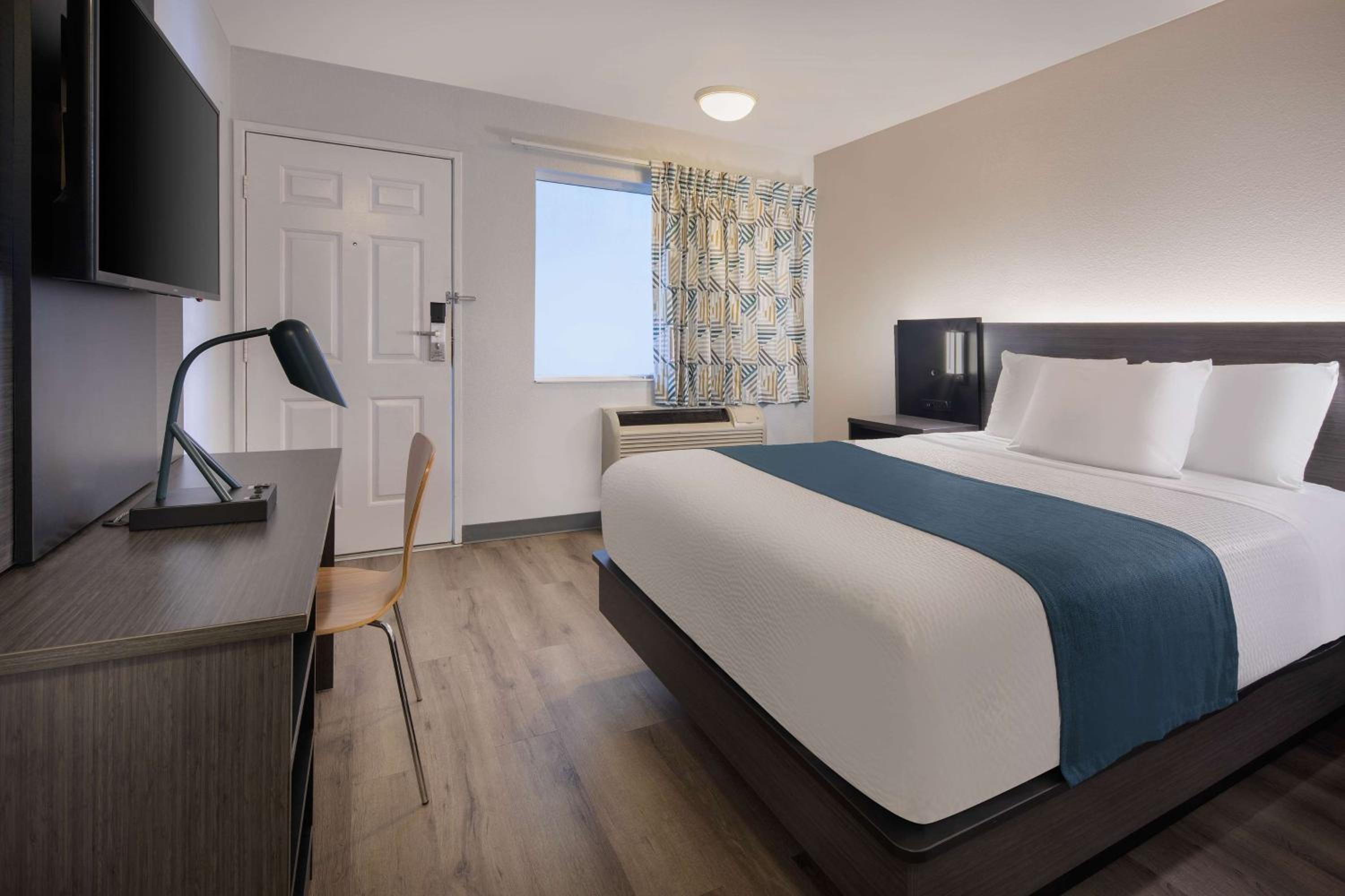 غرفة بسرير مزدوج لذوي الإعاقة، Motel6 Woodland, CA - Sacramento Airport 4/8