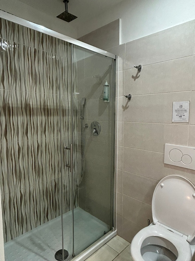 Milan Hostel 33/35