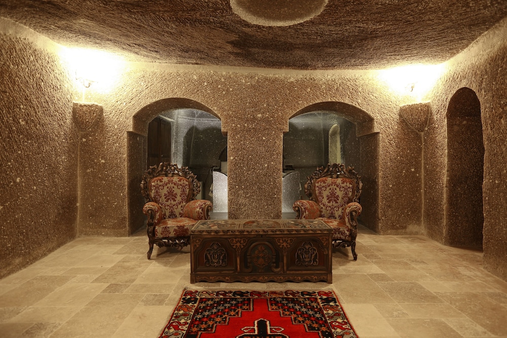 Grand Cave Suites 7/50