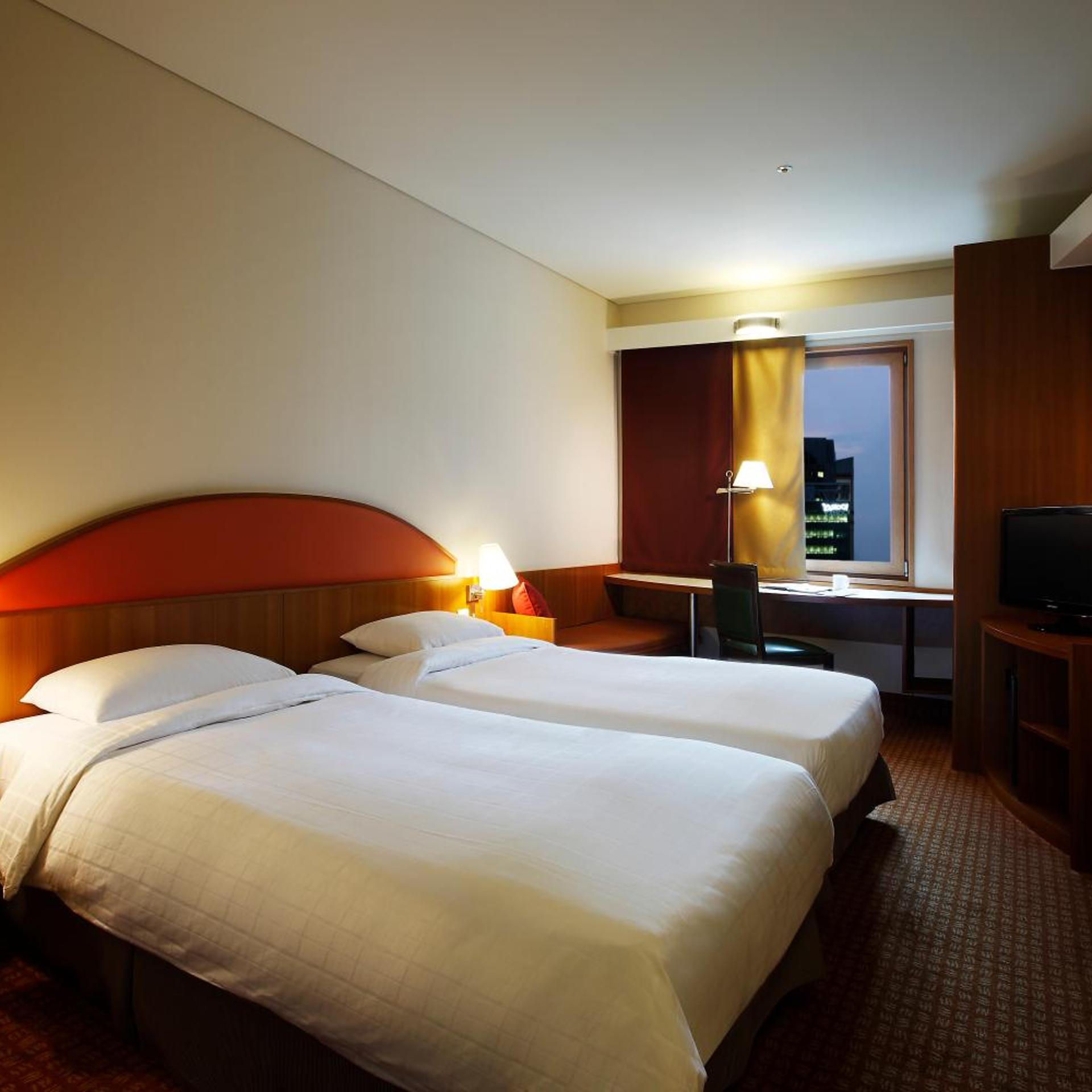 Standard, Twin Beds, City Side