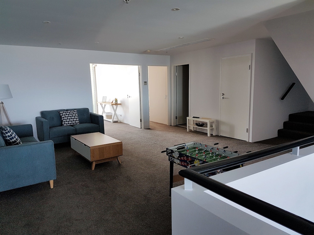 Grand Apartments 38/46