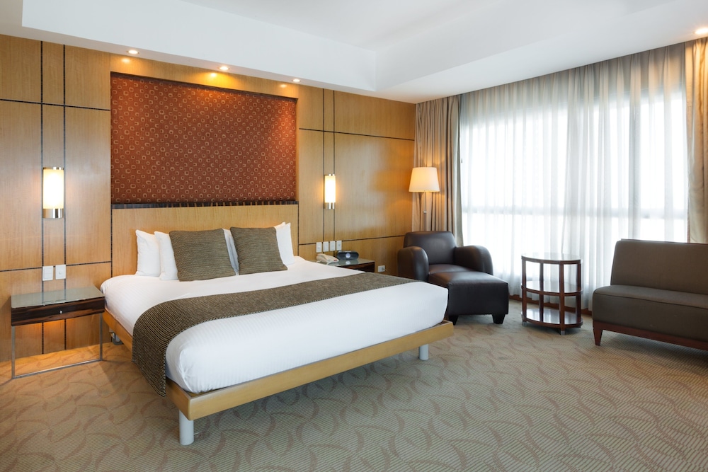 Crowne Plaza Galleria Manila 15/80