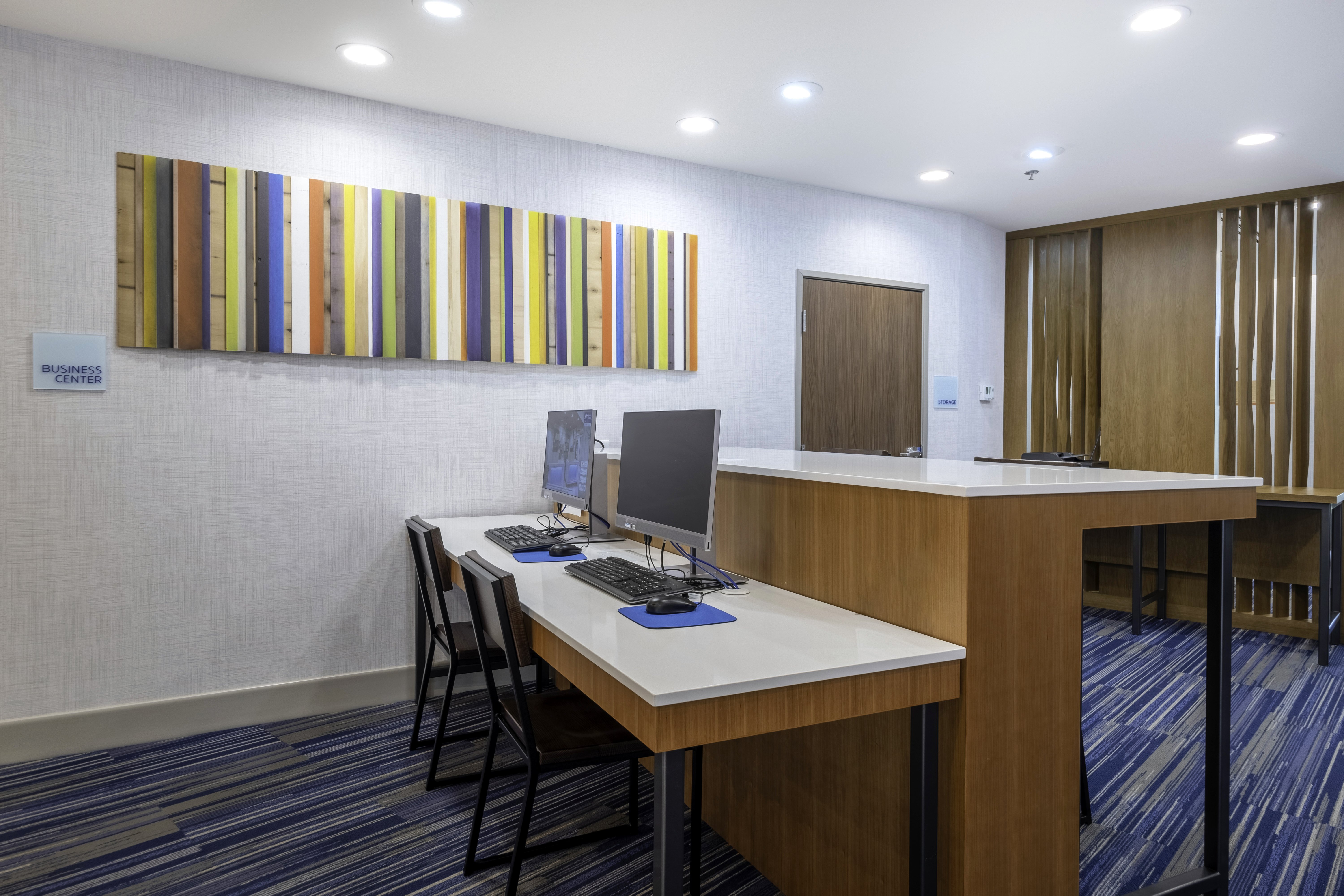 Holiday Inn Express Suites Staunton 67/75