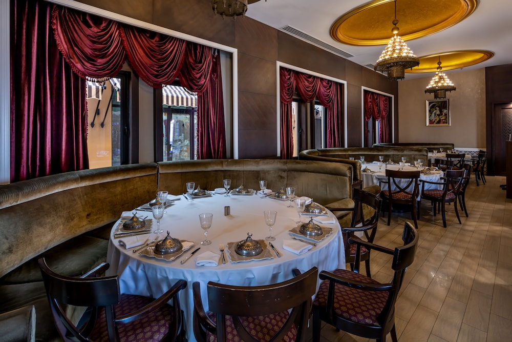 restaurant cafeteria