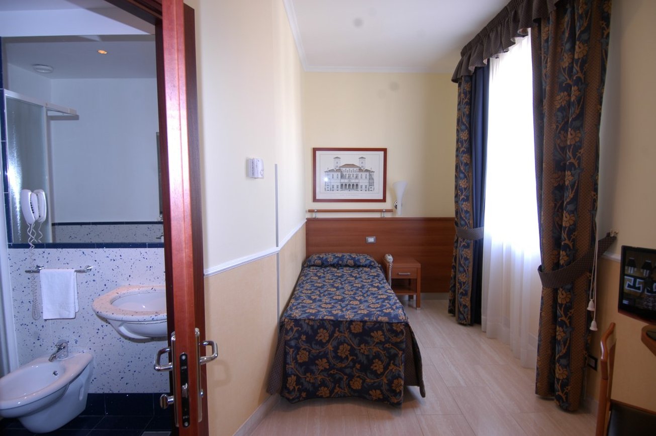 Windrose Hotel 43/46