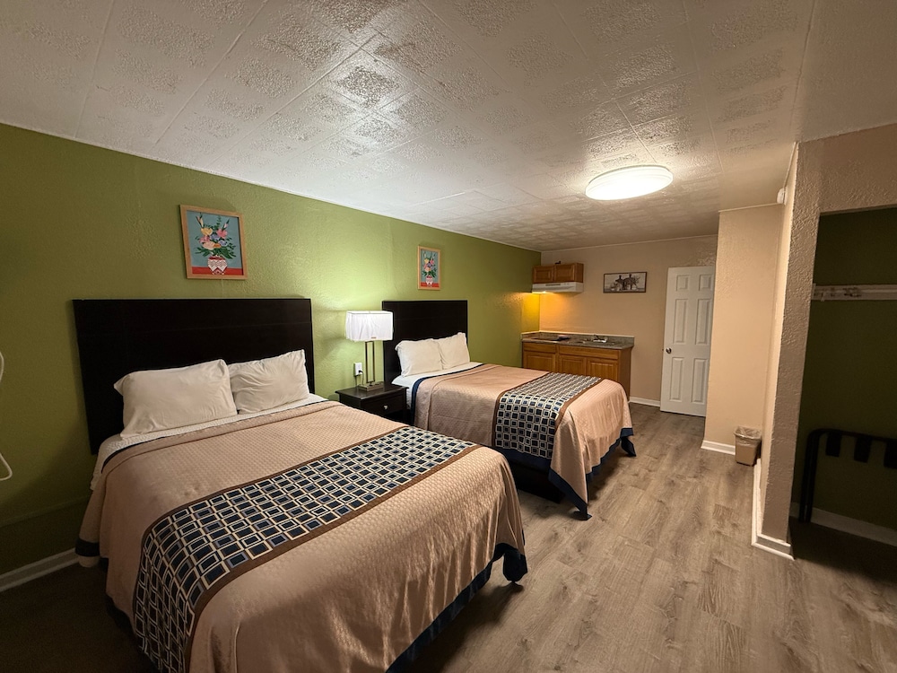 Executive Inn and Kitchenette Suites 20/34
