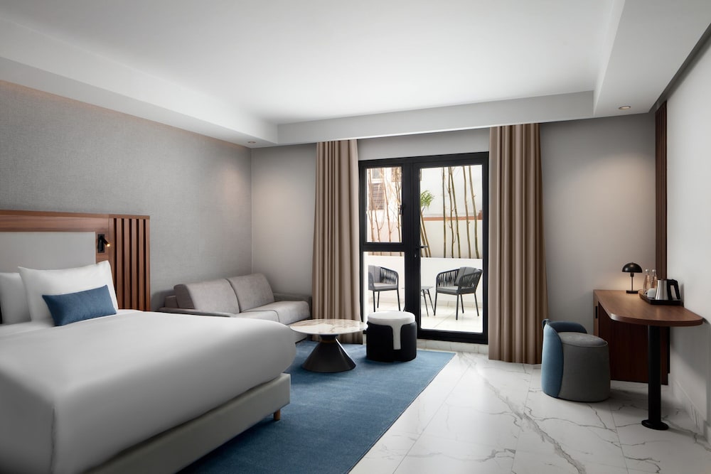Junior Suite, King Bed, Sofa, Pool Access