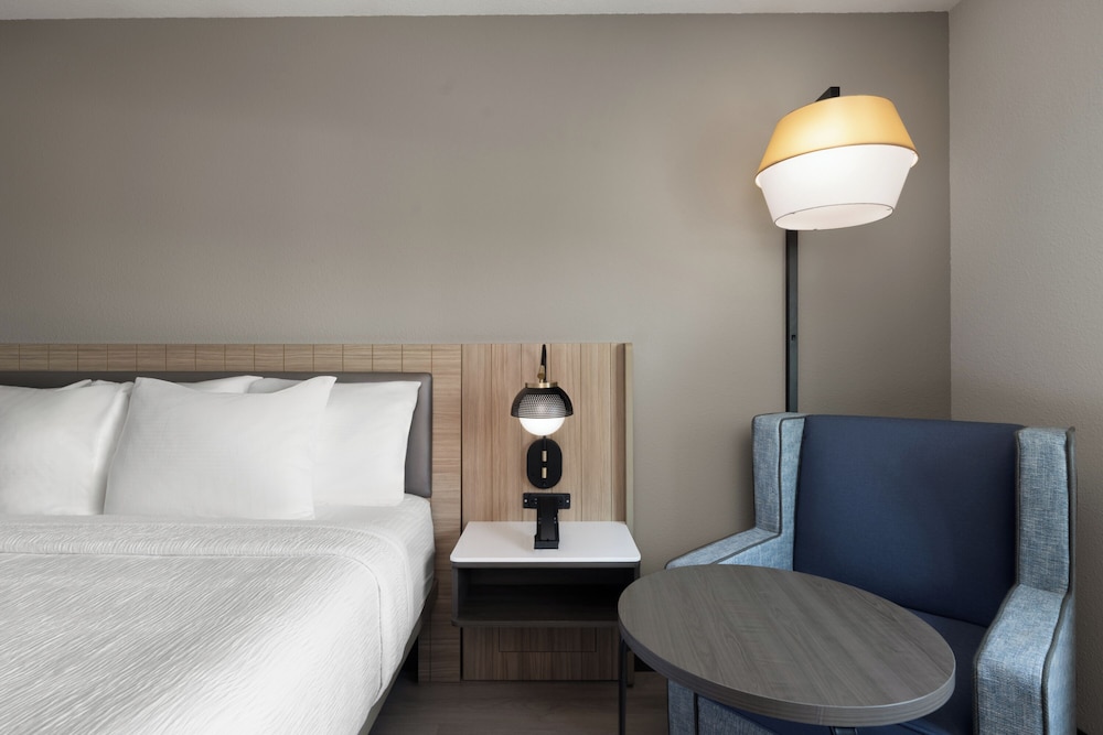 La Quinta Inn & Suites by Wyndham Greenville 37/61