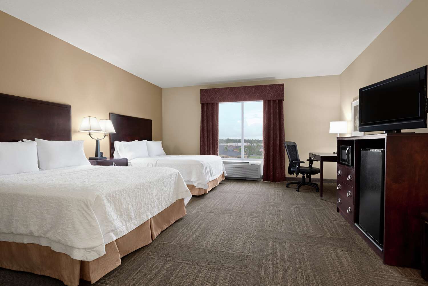 Room, 2 Queen Beds, Bathtub, Accessible