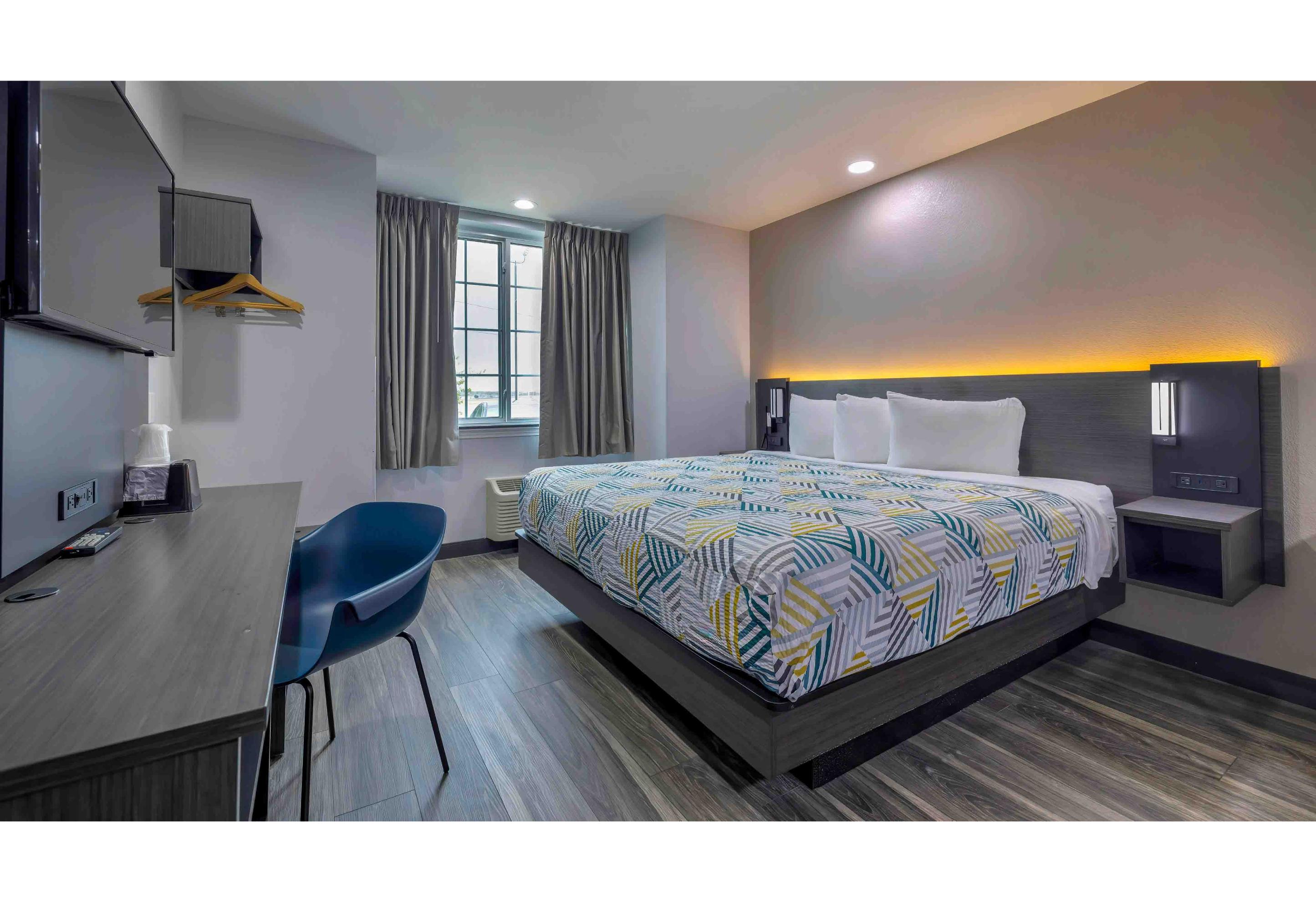 1 King Bed Mobility Accessible Tub, Nsmk