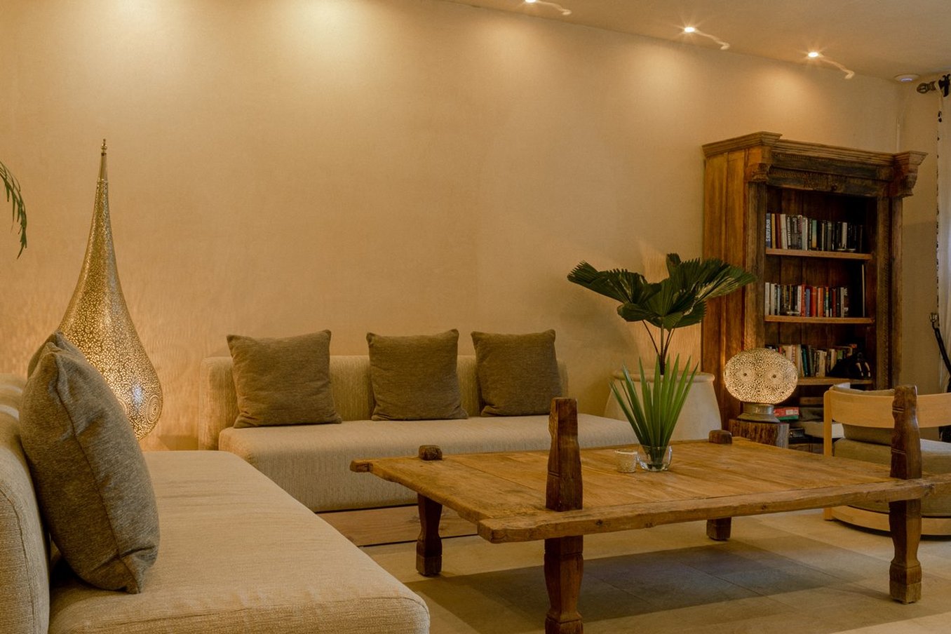 JASHITA HOTEL BOUTIQUE 58/84
