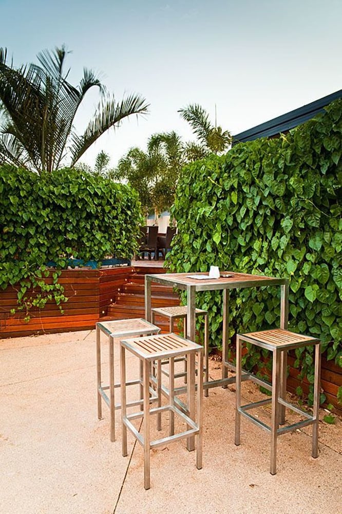 Potshot Hotel 53/72