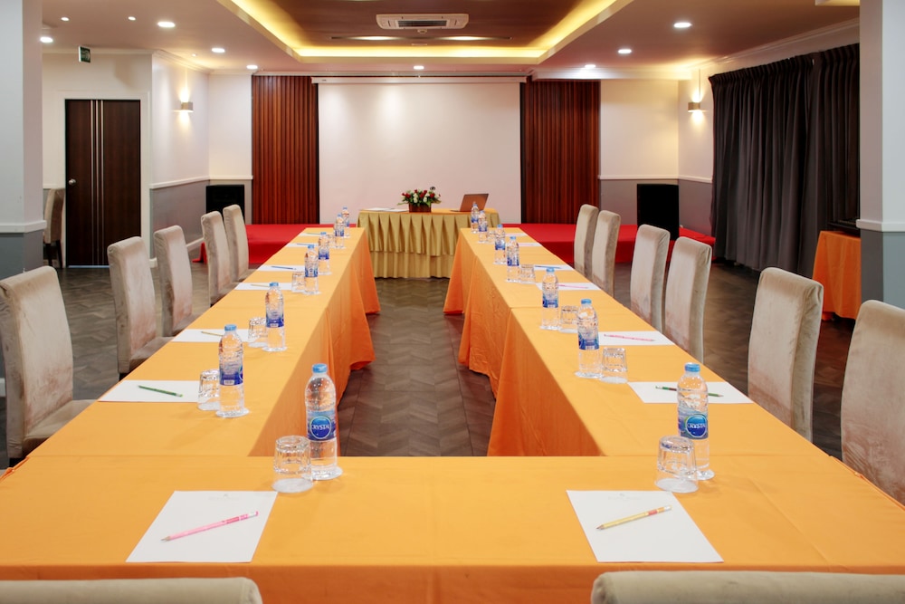 Picnic Hotel Bangkok 42/48