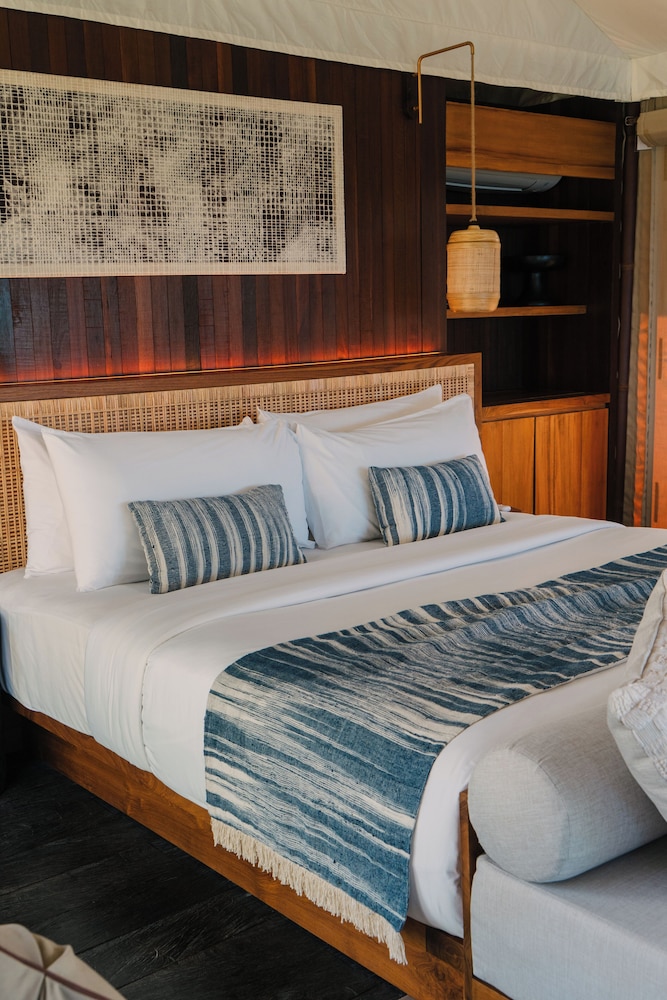 ARNA Suites and Ocean Lounge 11/46