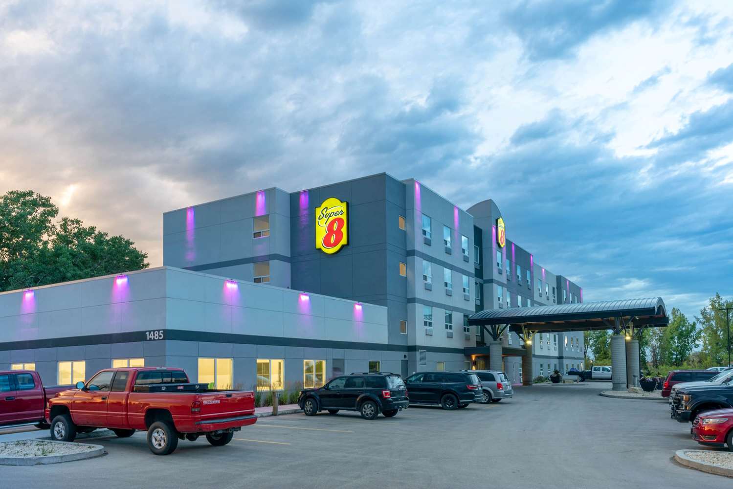 Super 8 by Wyndham Winnipeg East MB 27/31