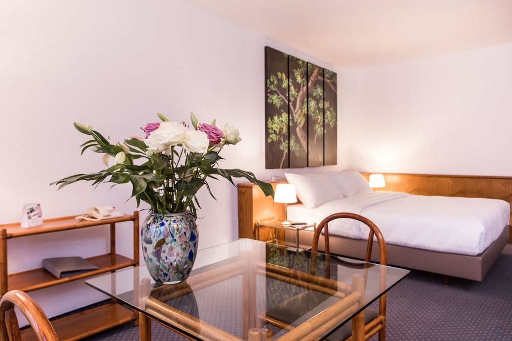 Hotel Sagitta 18/25