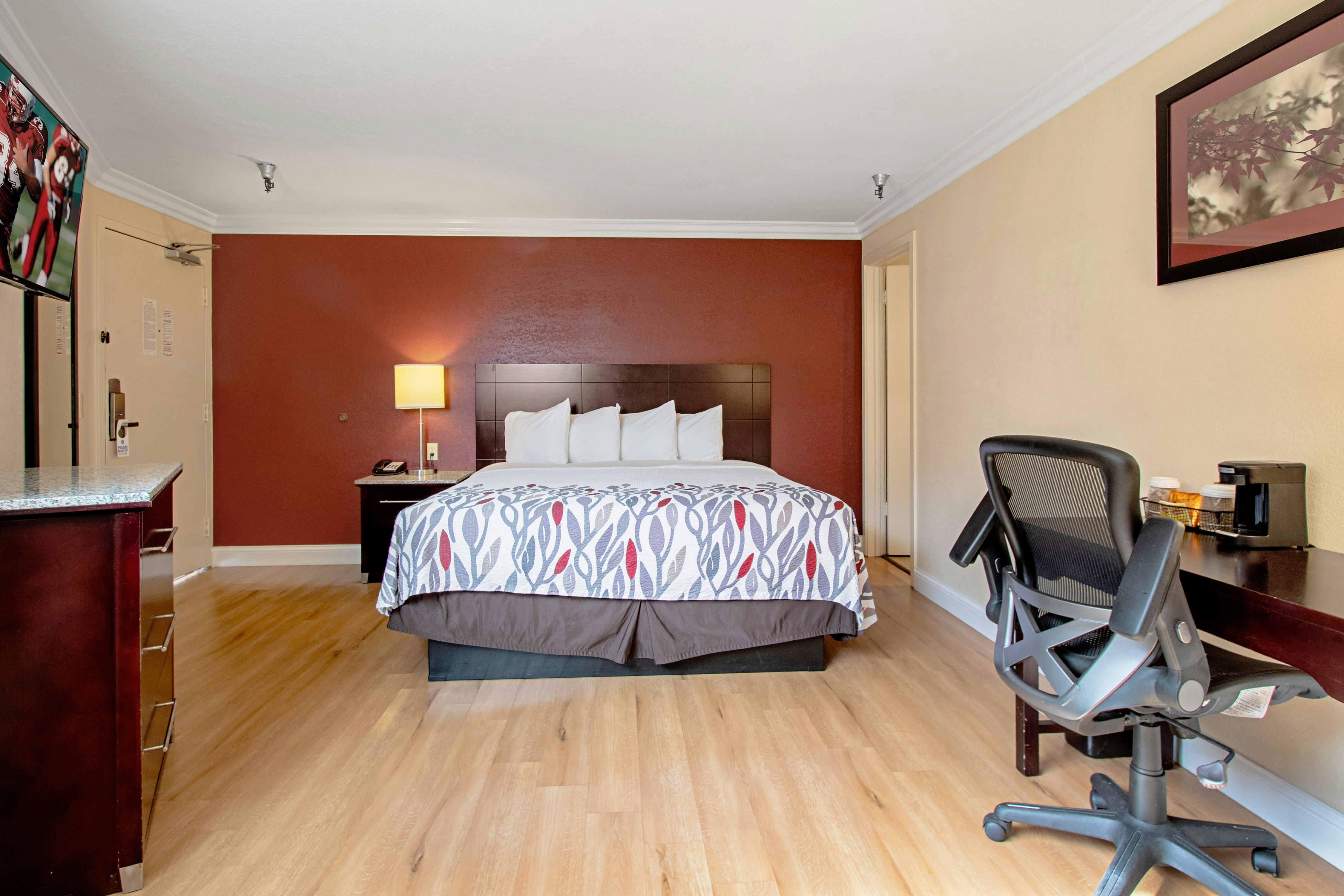 DELUXE, QUEEN BED