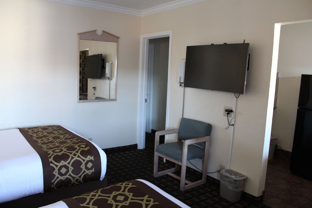 Riverside Inn & Suites Santa Cruz 30/56