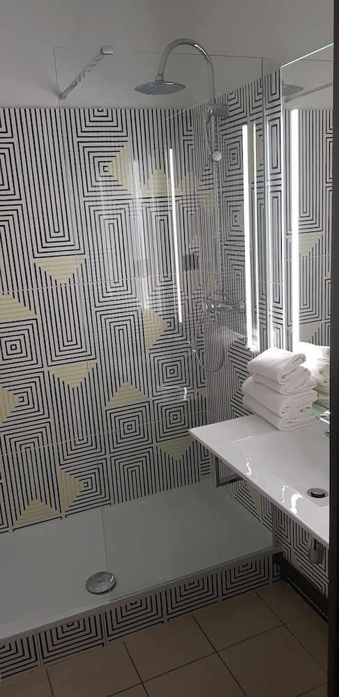 Ibis Styles Massy Opera 40/41