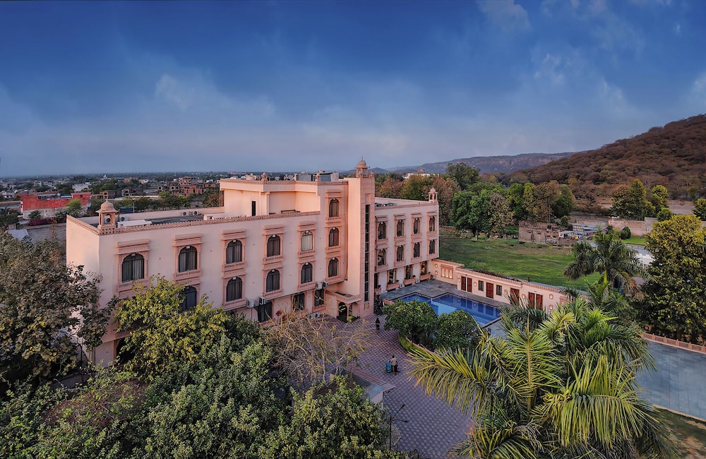Ranthambhore National Resort 4/73