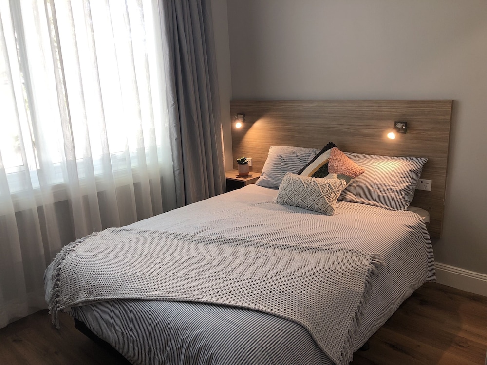Carnarvon Lodge Kirribilli, Sydney 12/40