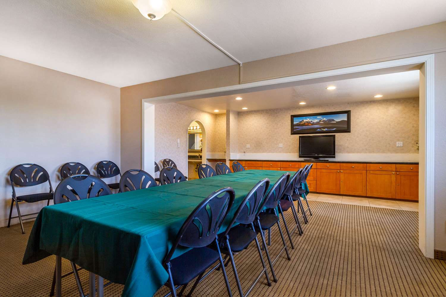 Rodeway Inn Auburn, CA 37/41