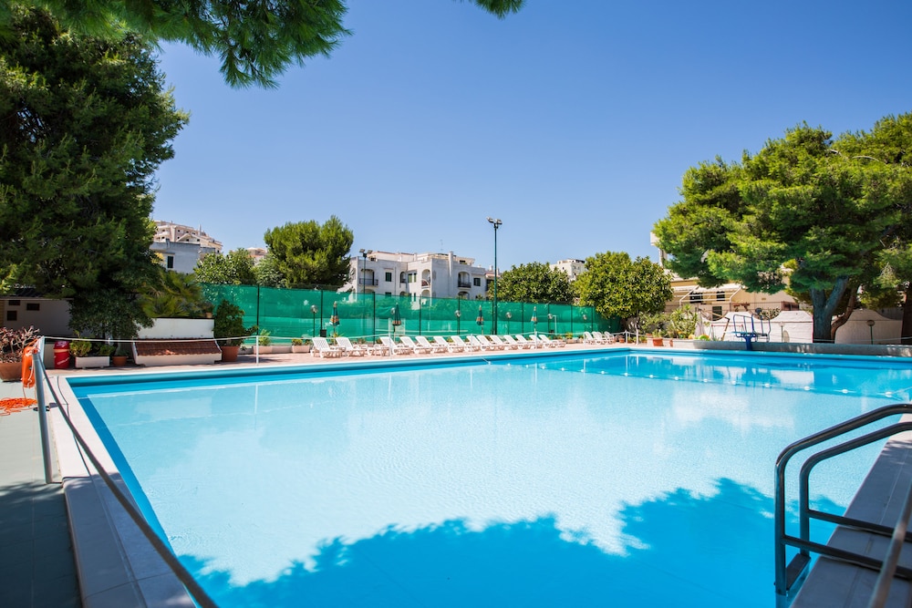 Hotel Mediterraneo 3/56
