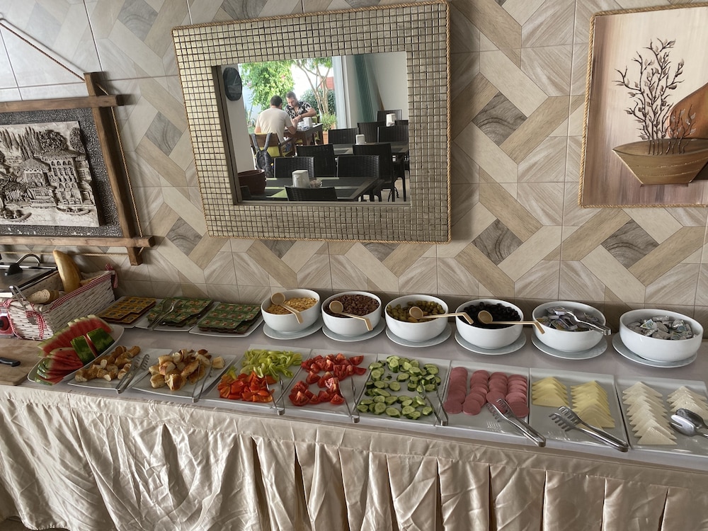 Canna Garden Hotel 7/47
