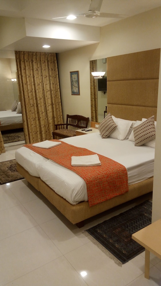 Bentley Hotel Churchgate 9/24
