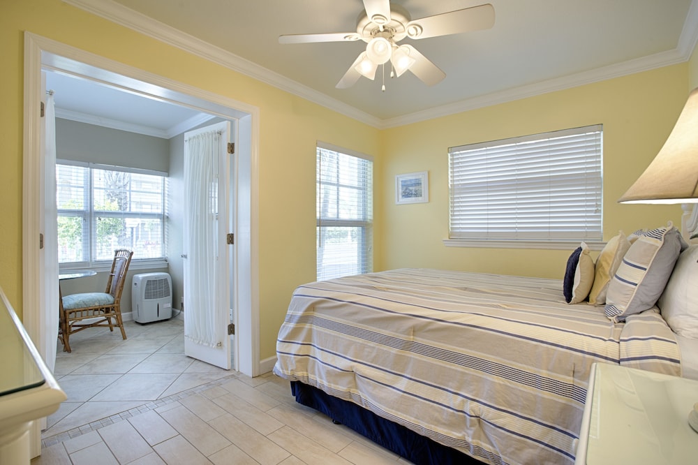 Barefoot Beach Resort 47/77