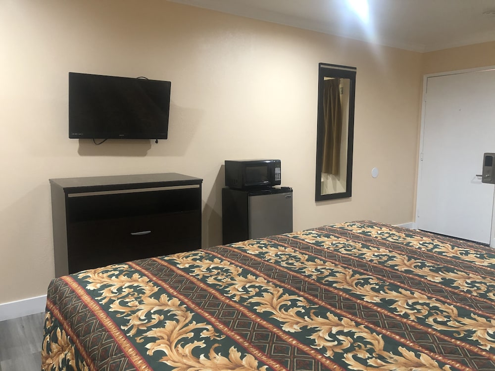 Economy Inn 6/25