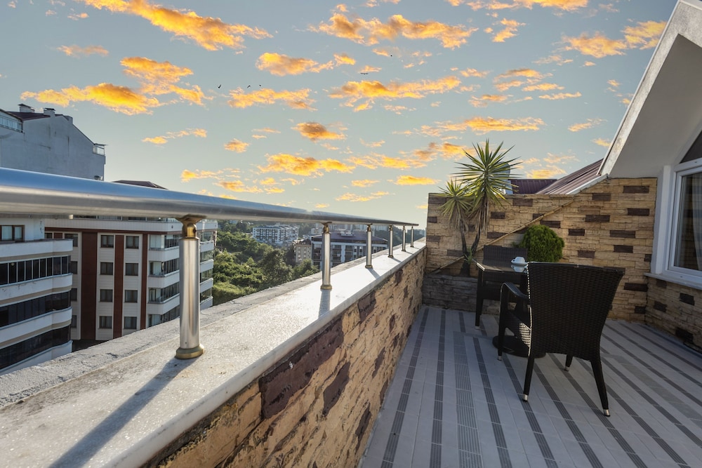 Andalouse Otel 46/49