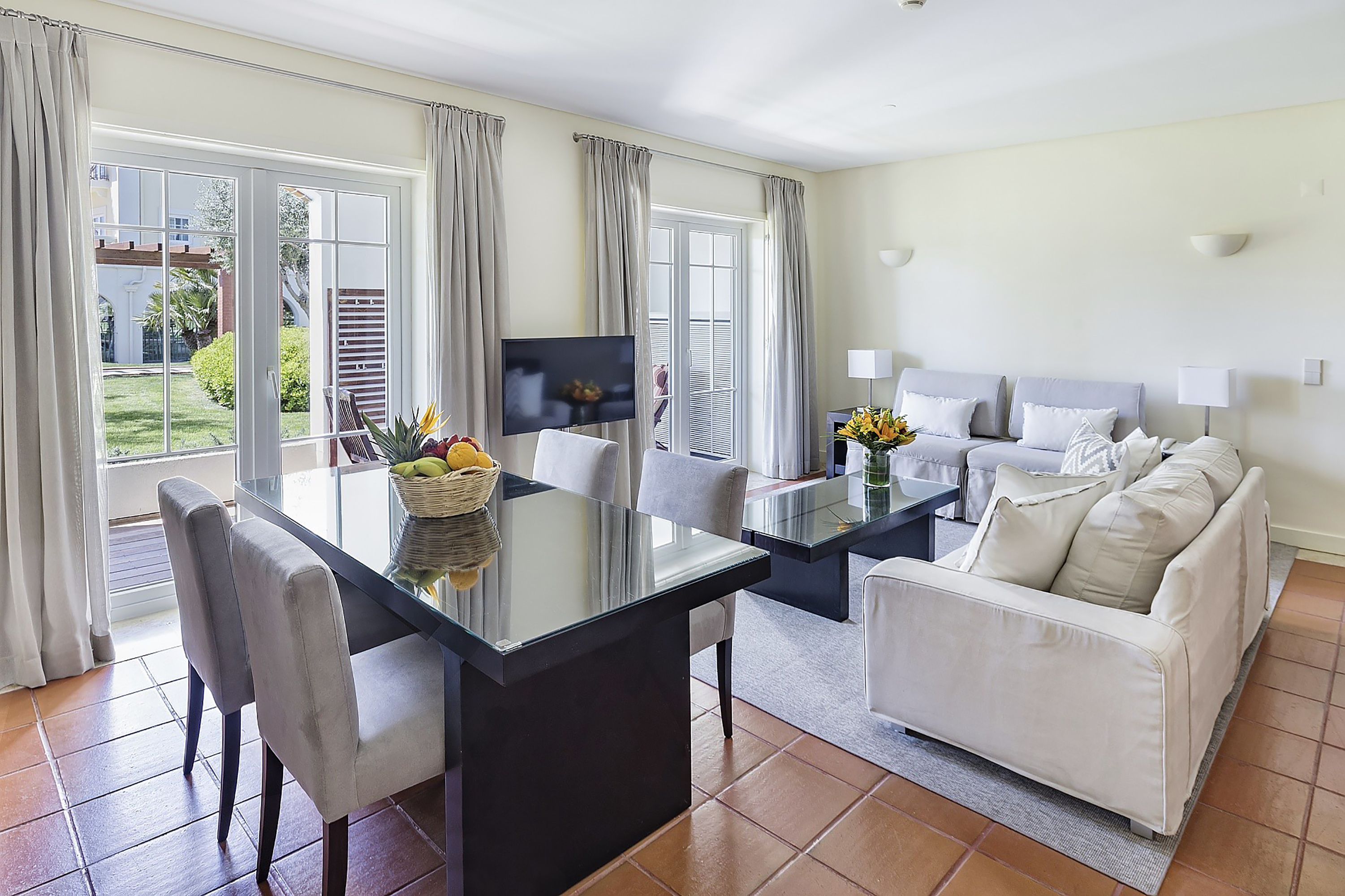 DOMES LAKE RESIDENCES 8/23