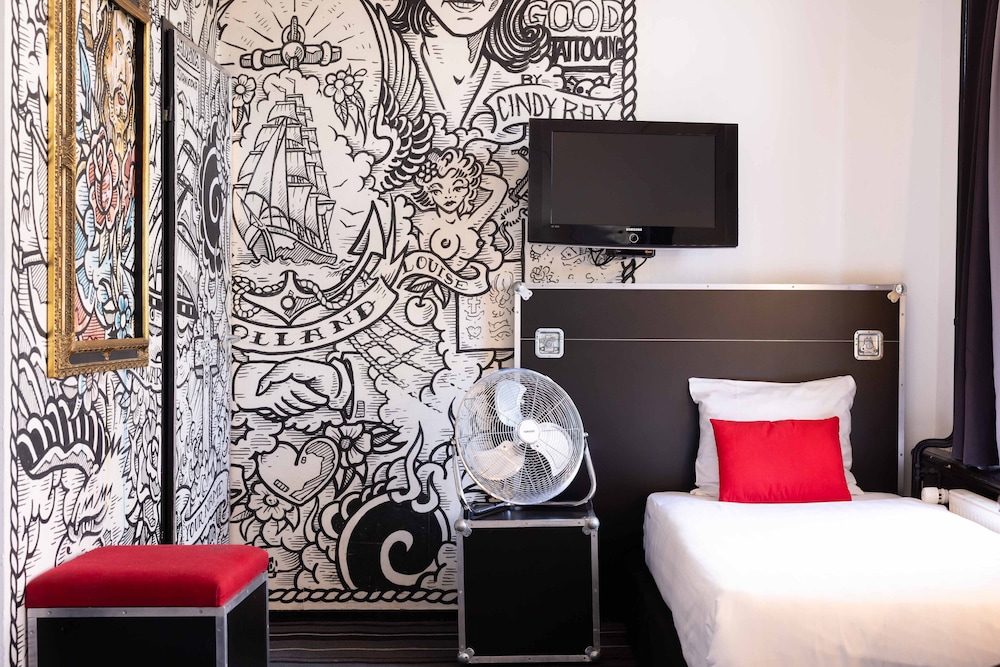 Backstage Hotel 38/49