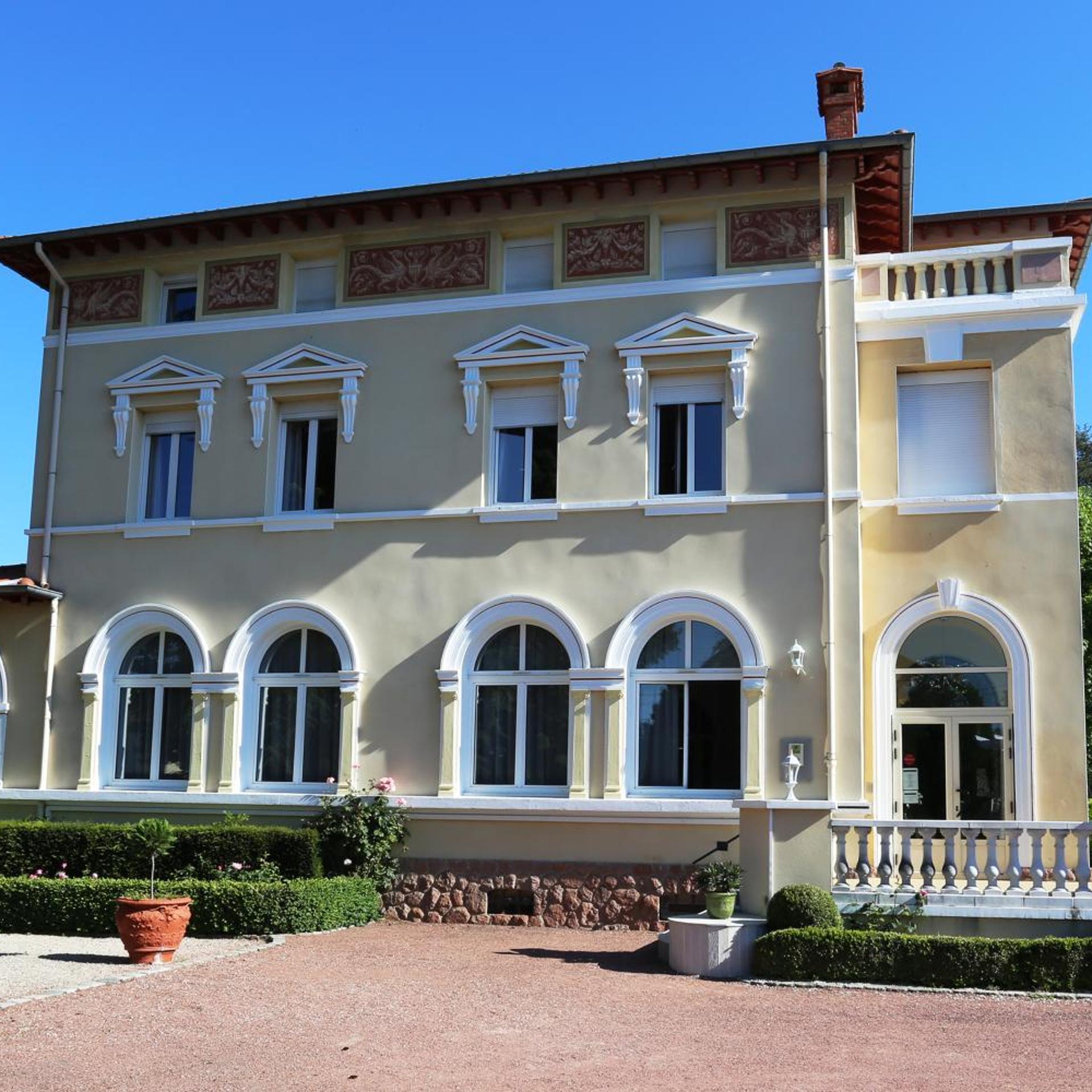 HÔTEL LE CHÂTEAU BLANCHARD 1/16