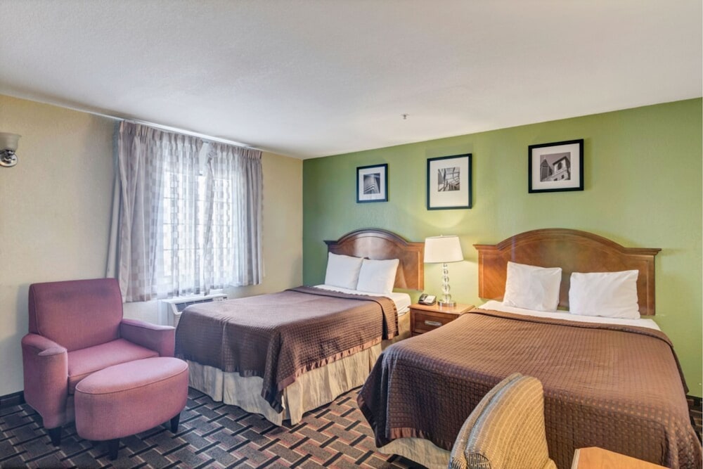 Savannah Garden Hotel 24/41