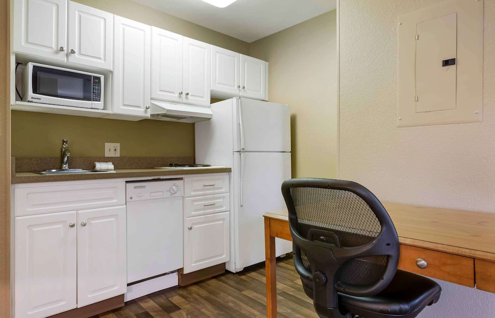 Extended Stay America Suites Phoenix Biltmore 44/54